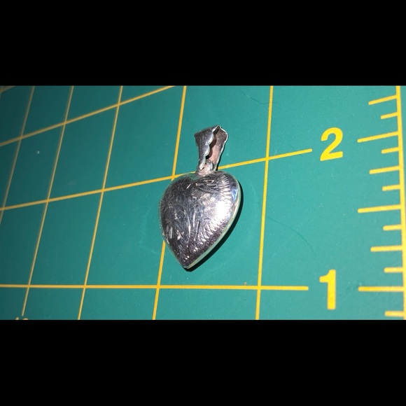 Sterling Silver heart locket - Picture 6 of 10
